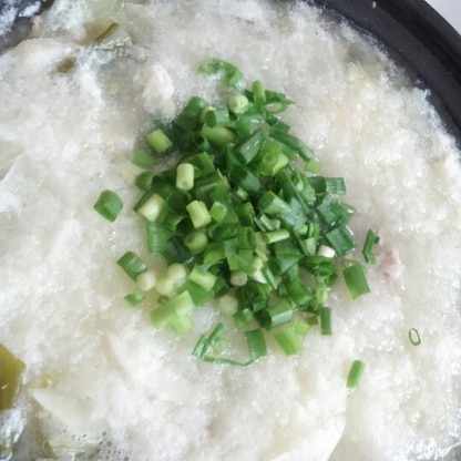 お鍋の具材は冷蔵庫にあったお野菜やお肉で作りましたが家族みんなで美味しくいただきました。〆にうどんを入れて最後まで美味しかったです。